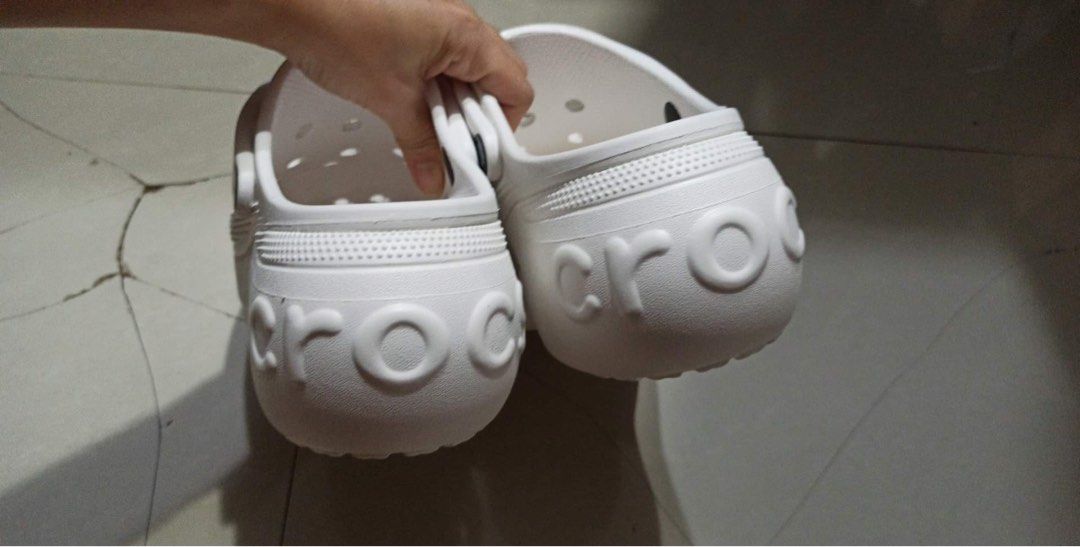 Bella clog crocs (Category: Flats & Sandals) located in Manila. Submitted by bukid (Listing ID 1340045108, Image 3). Description: .
