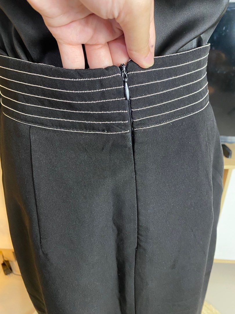 Black pencil skirt #19 (Category: Skirts) located in Binan City. Submitted by _bevalmazora (Listing ID 1339930683, Image 3). Description: Condition: 10/10 Color rate: 10/10 XL on tag W: 30-32” L: 29.5” Side slit: 13”.