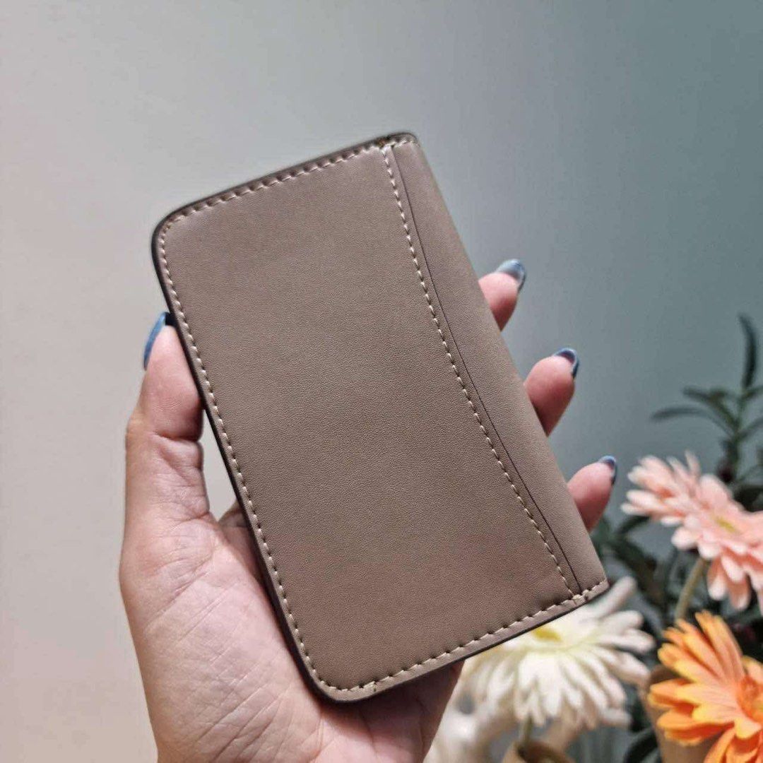 Coach restored slim card case (Category: Luxury Bags & Wallets) located in Rizal. Submitted by LuxbyMarifrance (Listing ID 1339986239, Image 3). Description: 🏷️ 1,600 only + SF 🧳 Coach Restored Slim Card Case 📌 with dust bag, paper bag, box and care card ✨All trademarks, logos and brand names are reserved and property of the original brand owner. #coachph #authenticqualitybagsph #authenticqualitybags #lowestpriceguaranteed #cochfactoryoutlet #