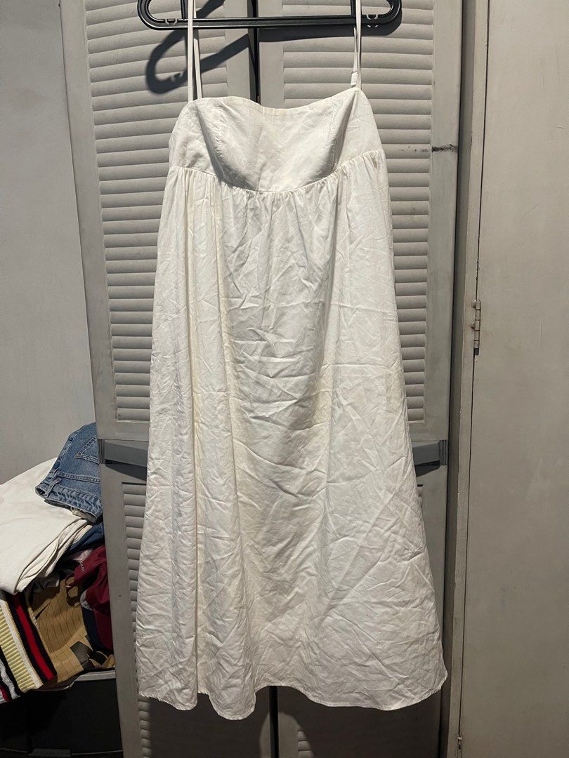 elan wear dress (Category: Dresses) located in Caloocan City. Submitted by tylean (Listing ID 1340076436, Image 1). Description: free sf for mm has yellowing on some parts due to storage not sure if still washable fits s-m .