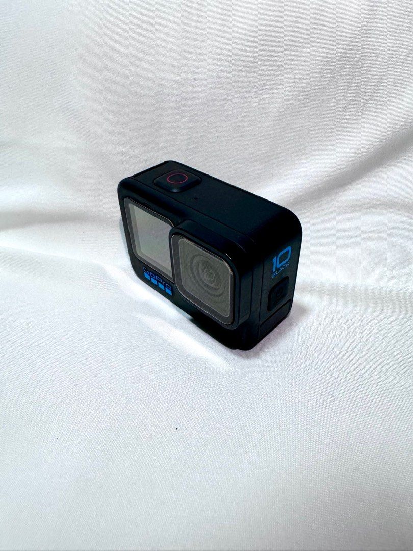 GoPro Hero 10 with Accessories (Category: Cameras) located in Bacoor. Submitted by cjmlampano (Listing ID 1339934055, Image 3). Description: GoPro Hero 10 Black PHP 15000 Accessories included: - 4 Telesin batteries (2 brand new) - Battery hub - Camera cage/frame - 3-way selfie stick - Telesin Waterproof case - Telesin 3-pack dive filters (brand new) - Charger cord - Original GoPro case RFS: declutterring In good condition. Meetup: Robisons Place 