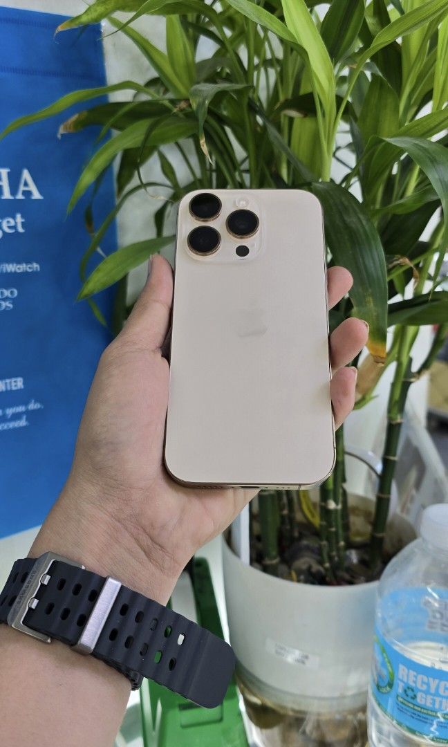 Iphone 16 Pro 256gb HK Variant Dual Sim (Category: iPhone 16 Series) located in Quezon City. Submitted by samanthaga21954 (Listing ID 1339987419, Image 1). Description: Iphone 16 Pro 256gb HK Variant Dual Sim Secondhand Charger Included Onhand Stock.