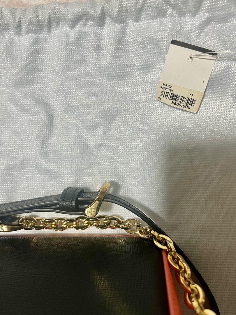 Longchamp handbag (Category: Purses & Pouches) located in Bulacan. Submitted by shoptodmax (Listing ID 1339995356, Image 2). Description: With dustbag and carecards.