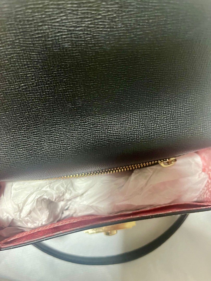 Longchamp handbag (Category: Purses & Pouches) located in Bulacan. Submitted by shoptodmax (Listing ID 1339995356, Image 3). Description: With dustbag and carecards.
