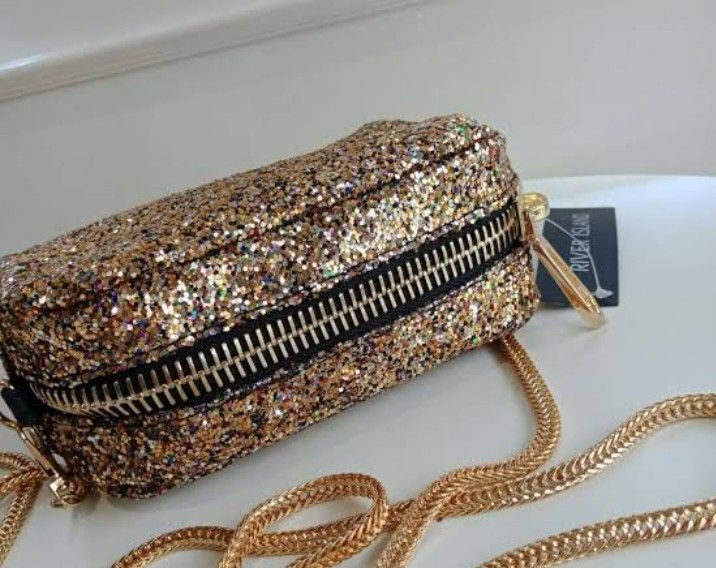 LOOKING FOR this type of pouch/sling (Category: Purses & Pouches) located in Legazpi City. Submitted by chubbylicious (Listing ID 1339929884, Image 1). Description: I am LOOKING FOR this kind of pouch/ sling... RIVER ISLAND po tatak nya.