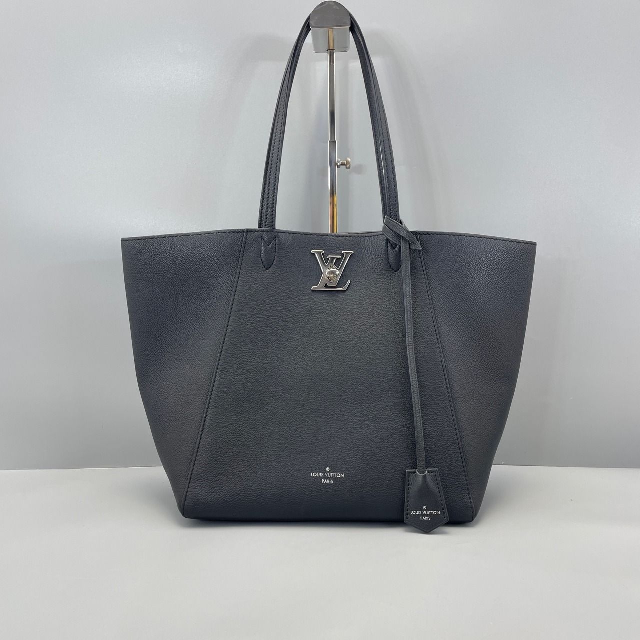 Louis vuitton lockme cabas online