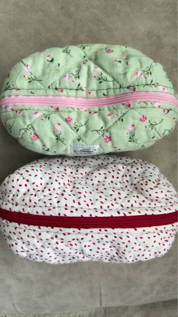 makeup pouch (Category: Purses & Pouches) located in Sitiawan. Submitted by sushibagel (Listing ID 1339998181, Image 1). Description: makeup/skincare pouch each rm 10 the green one have foundation stain inside the red one have minor stain zippers work fine ❌white sold.