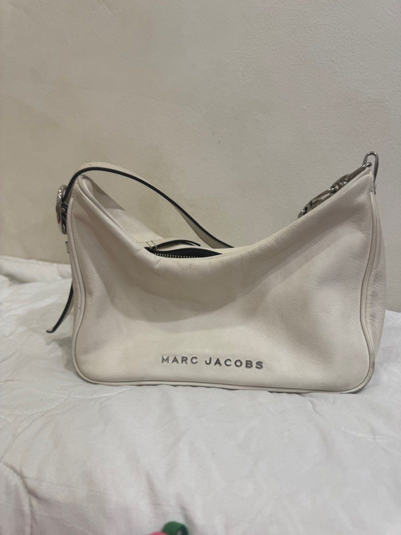 Marc Jacobs white shoulder bag (Category: Luxury Bags & Wallets) located in Makati City. Submitted by airahern (Listing ID 1340090330, Image 1). Description: - bought in Paris - bought it for 10k - slightly negotiable - has signs of usage .