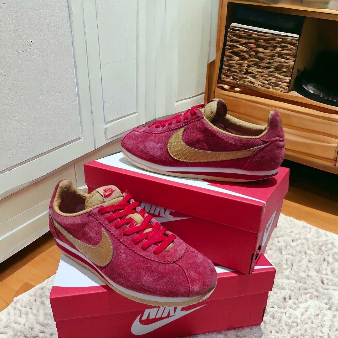 Nike Cortez Classic Suede, Fesyen Pria, Sepatu Sneakers di Carousell