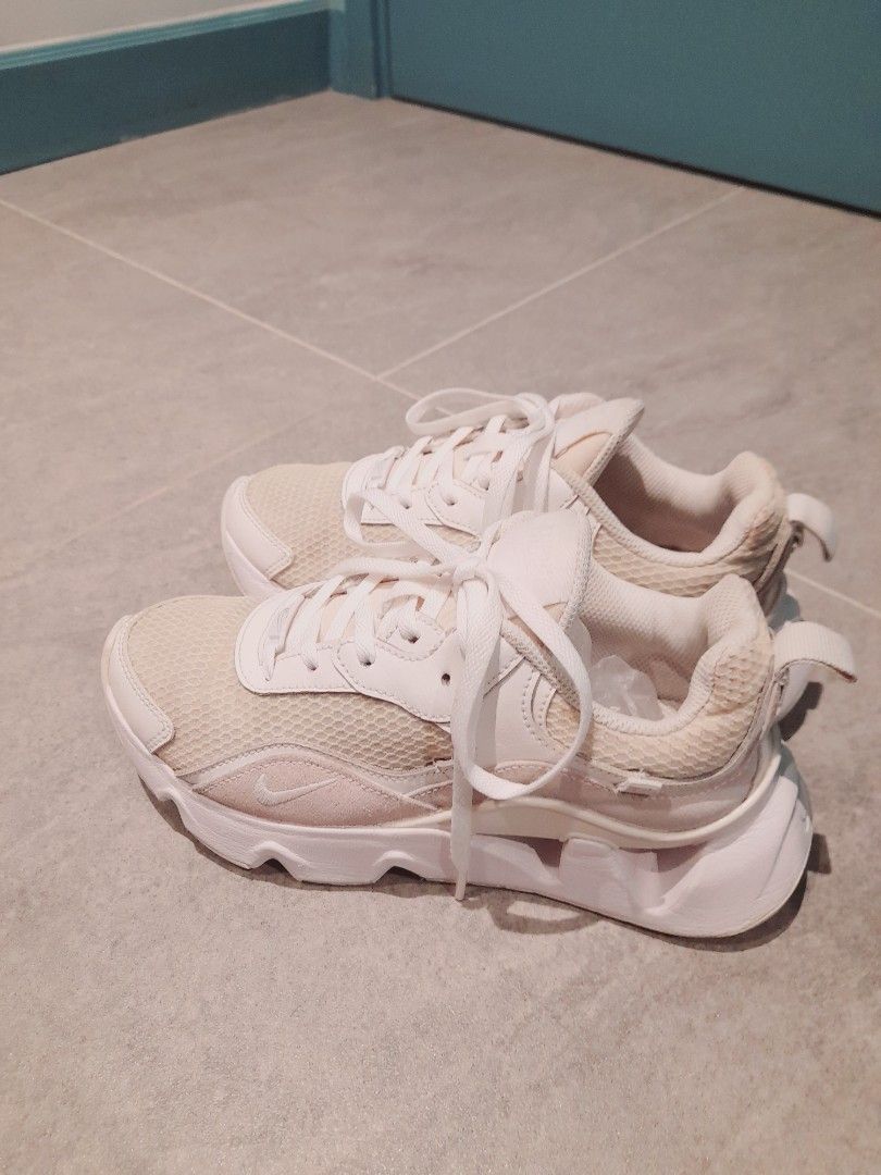 NIKE ORIGINAL SHOES Carousell
