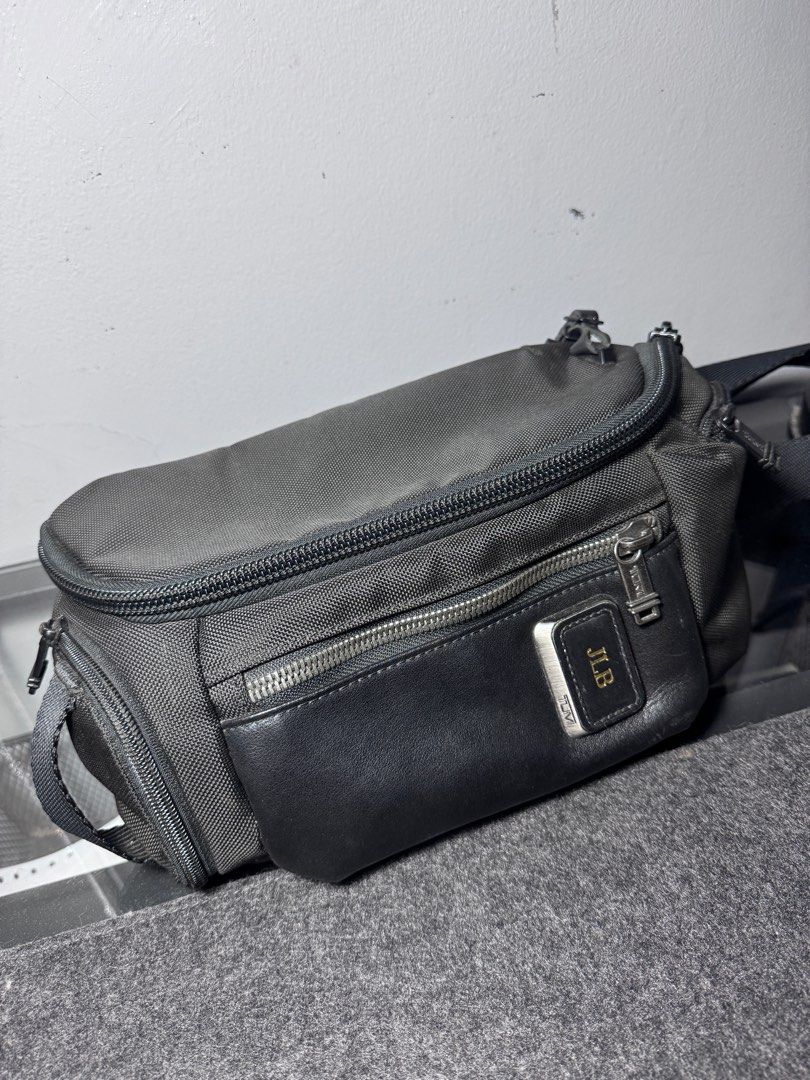 [ORIGINAL] Tumi Alpha Bravo Kelly Sling - Black (Category: Sling Bags) located in Quezon City. Submitted by ldrinquiry (Listing ID 1340091120, Image 2). Description: Bought in 2019 Barely Used *can buy replacement for monogram in Tumi stores or via online shopping*.