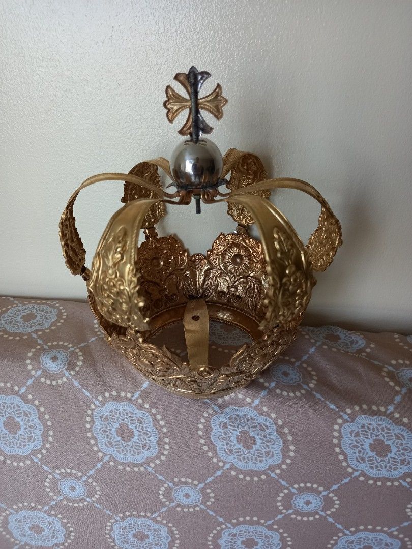 Our Lady Mama Mary crown (Category: Religious Items) located in Quezon City. Submitted by Msian (Listing ID 1340037722, Image 2). Description: For sale Our Lady Mama Mary crown ( corona ) Made of brass material With hand made design Buyer pays Grab / pick up my place Cubao QC location MOP: Gcash.