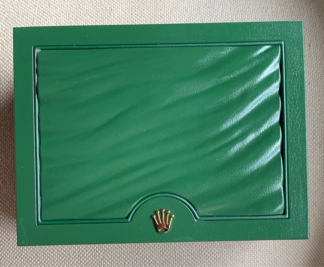 Rolex Box 39137.71 (Category: Luxury Watches) located in Manila. Submitted by lizz.yy (Listing ID 1339983339, Image 2). Description: ROLEX BOX 39137.71 missing cushion/yellowing shipping: LBC MOP: GCash / Bank transfer QC..
