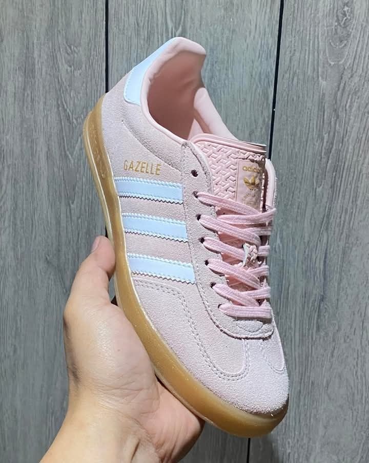 Sandy Pink Gazelle Adidas Womens size, Women's Fashion, Footwear, Sneakers  on Carousell