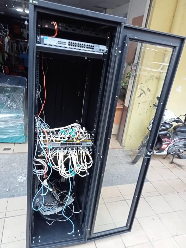 Server Rack Code:SR-212 (Category: Other Home Furniture) located in Petaling Jaya. Submitted by micron1786 (Listing ID 1339982670, Image 3). Description: [**Price above DOES NOT INCLUDE of delivery & Installation**] H 2070mm W 580mm D 800mm Code :SR-212 Available :1 Condition : Goods We are specialist in BUY or SELL New/Used Home Furniture or Office Equipment [ Micron Furniture Trading sdn bhd ] 20 , Jalan PJS 3/46 , Sri Manja Square , Taman Sri 