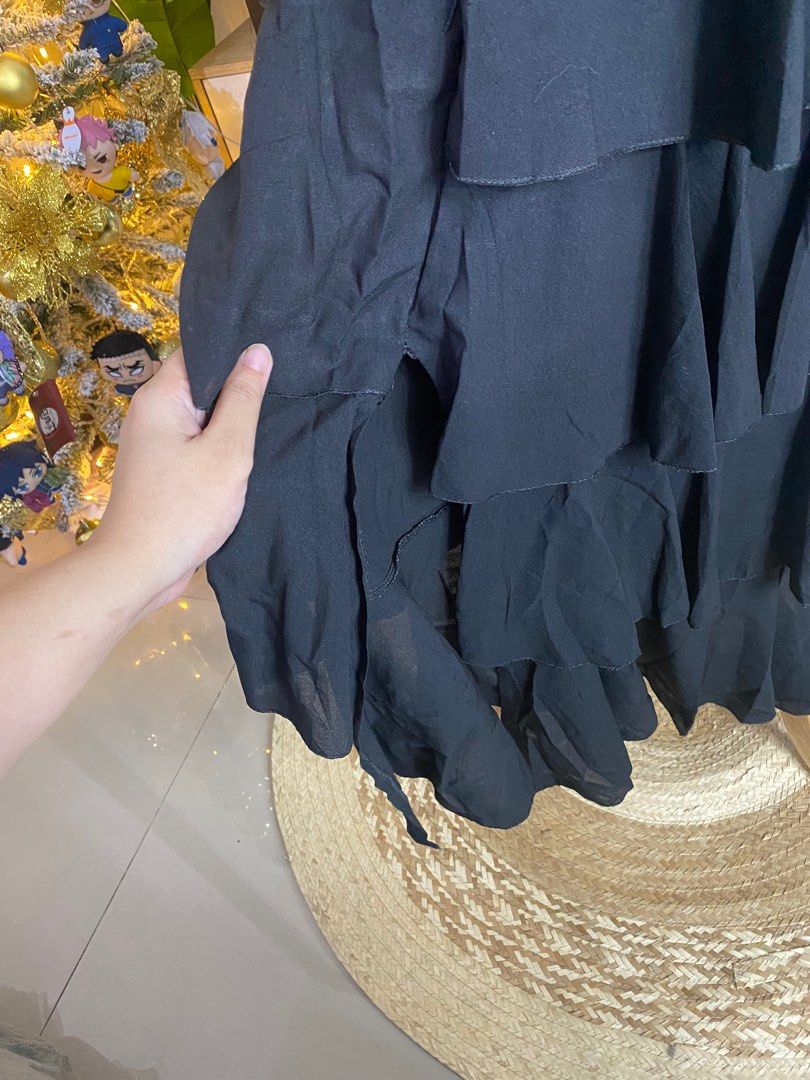 Side slit Pleated long skirt #16 (Category: Skirts) located in Binan City. Submitted by _bevalmazora (Listing ID 1339930052, Image 3). Description: Condition: 10/10 Color rate: 10/10 W: 28-33” L: 37 Both side have slit.