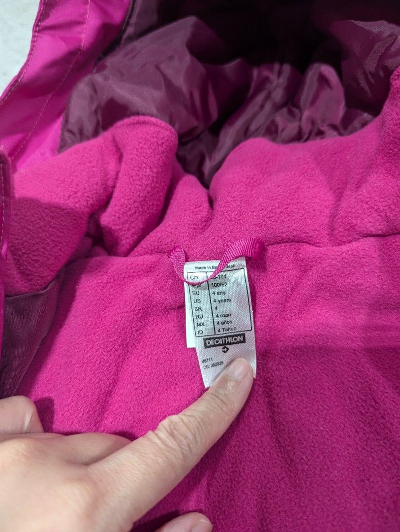Ski Jacket (Category: Babies & Kids Fashion) located in Singapore. Submitted by cloudee (Listing ID 1339951529, Image 2). Description: Decathlon Ski Jacket for 4 years old in pink..