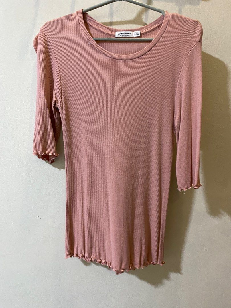 Stradivarius lettuce sleeves (Category: Blouses) located in Bulacan. Submitted by findingtreasuresph (Listing ID 1340040304, Image 1). Description: .