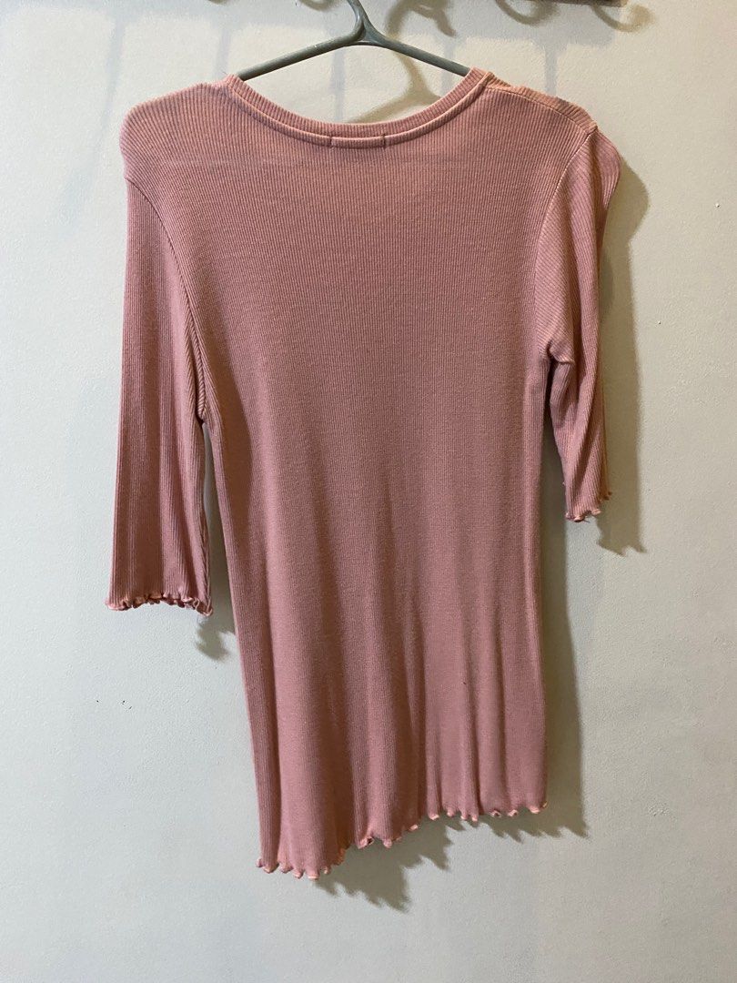 Stradivarius lettuce sleeves (Category: Blouses) located in Bulacan. Submitted by findingtreasuresph (Listing ID 1340040304, Image 2). Description: .