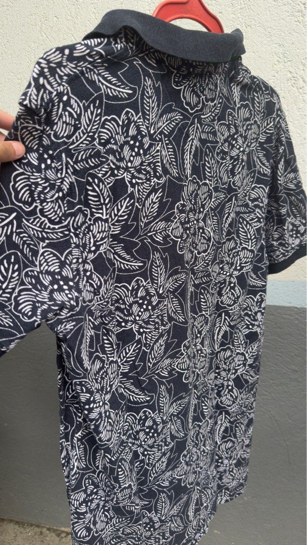 Tommy Hilfiger Polo Shirt (Category: Tshirts & Polo Shirts ) located in Navotas City. Submitted by papi404 (Listing ID 1340003110, Image 2). Description: 19.5x28.5 Issue: May stain but can be removed through washing Color rate: 9/10.