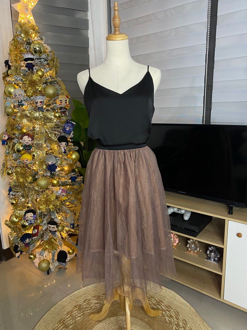 Tulle/ laced skirt #20 (Category: Skirts) located in Binan City. Submitted by _bevalmazora (Listing ID 1339930928, Image 1). Description: Condition: 10/10 W: 22-40” L: 25” Inner L: 19”.