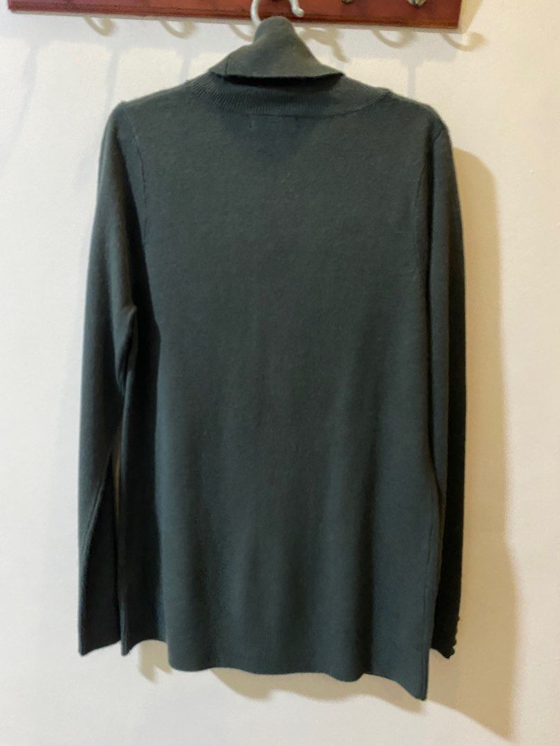 Turtle neck long sleeves blouse (Category: Longsleeves) located in Bulacan. Submitted by findingtreasuresph (Listing ID 1340041850, Image 2). Description: .