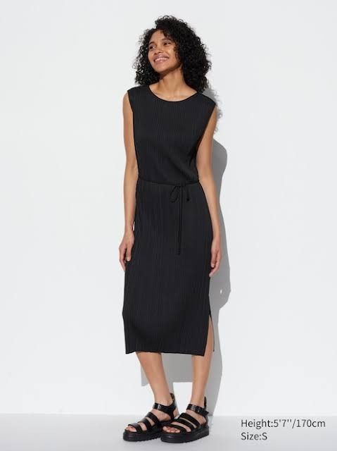 Uniqlo Pleated Sleeveless Dress, Women's Fashion, Dresses & Sets, Dresses  on Carousell