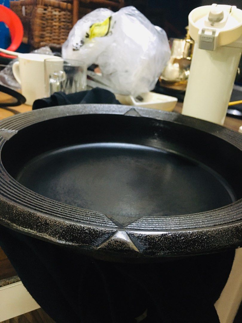 Vintage cast iron (Category: Other Kitchenware & Tableware) located in Manila. Submitted by noemiaspa1702 (Listing ID 1339976428, Image 3). Description: Cast iron Japan surplus Vintage Non stick High maintenance Safety cookware.
