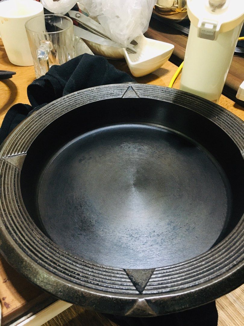 Vintage cast iron (Category: Other Kitchenware & Tableware) located in Manila. Submitted by noemiaspa1702 (Listing ID 1339976428, Image 2). Description: Cast iron Japan surplus Vintage Non stick High maintenance Safety cookware.