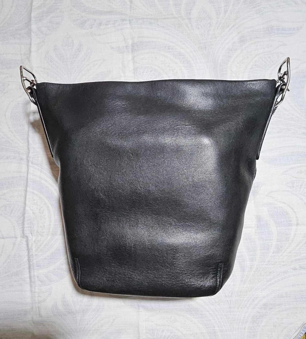 Vintage Coach 9186 Small Duffle Bag (Category: Cross-body Bags) located in Baguio. Submitted by everything_v (Listing ID 1339928456, Image 1). Description: negotiable accepts layaway/installment plus SF.