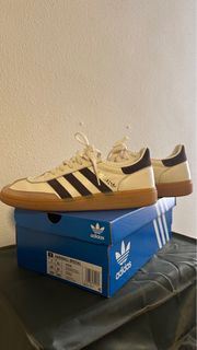 (Category: ) located in . Submitted by sneakersfans02 (Listing ID 1340131124, Image 1). Description: .