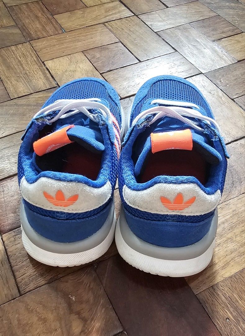 Adidas retroset shoes (Category: Babies & Kids Fashion) located in Las Pinas. Submitted by repeatperformance (Listing ID 1340271298, Image 2). Description: Adidas retroset shoes. size: UK-9k, US-9 1/2, FR- 26 1/2, CH-155, JP-160 . Unisex. Condition- 6.5/10, no heel drag (please see photo) lightly used, with extra unused lace..