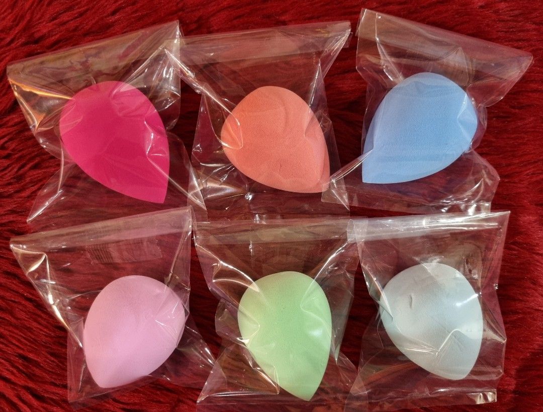 Assorted (Category: Face Care) located in Quezon City. Submitted by applereinna-50241 (Listing ID 1340145094, Image 2). Description: Set of sponges on hand with facial masks applicator With soft and cute designs available Assorted colors available Hurry while our stock last Dm me for inquiries We have sameday delivery via Lalamove and Grab.