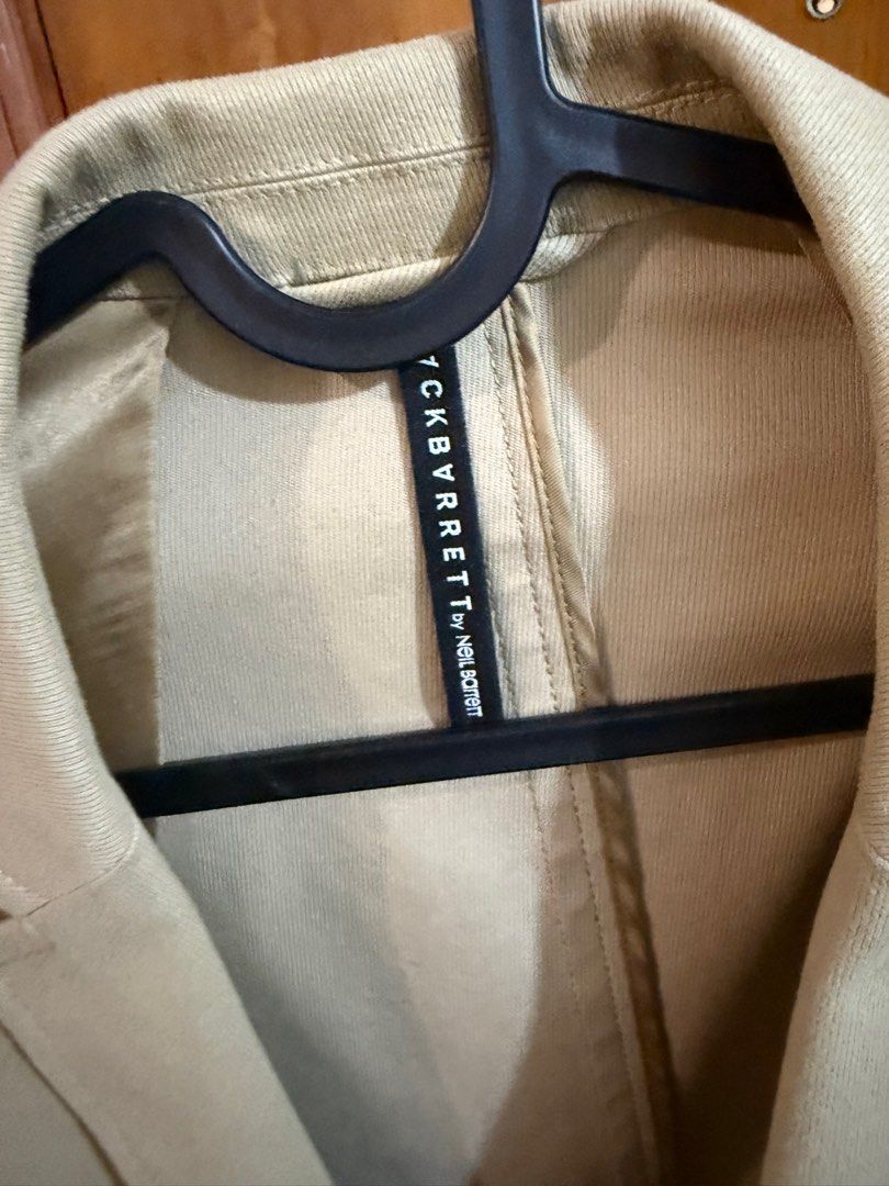 Beige Blazer (Category: Coats, Jackets and Outerwear) located in Taguig. Submitted by drelo (Listing ID 1340112373, Image 3). Description: Bought in SG (SG Brand) High quality blazer 💯 authentic .