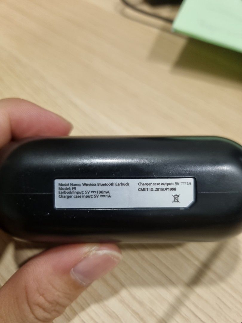 Earbuds (Category: Earphones) located in Singapore. Submitted by dirty_dog (Listing ID 1340217728, Image 3). Description: .