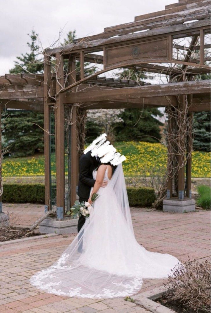 Flower Bridal Long Veil (Category: Accessory Holder, Box & Organizers) located in Makati City. Submitted by cshells9 (Listing ID 1340179077, Image 1). Description: Long wedding veil With flower decor Size Width: 59.1 in Length: 118.1 in.