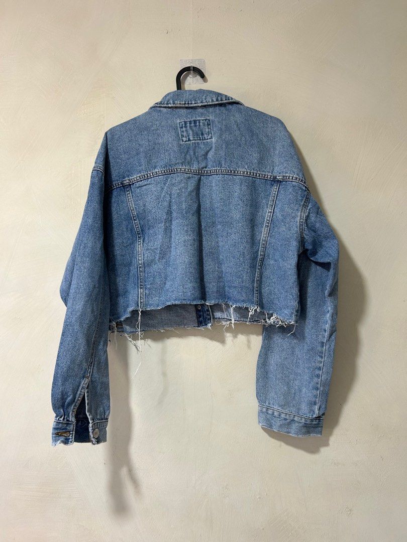 FOREVER21 Denim Jacket (Category: Coats, Jackets and Outerwear) located in Bulacan. Submitted by declutterplus (Listing ID 1340162273, Image 3). Description: Bought in US. Fits M - L.