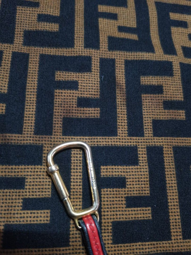 Gucci keychain (Category: Luxury Accessories) located in Apalit. Submitted by _doer (Listing ID 1340191562, Image 3). Description: Sign of usage.
