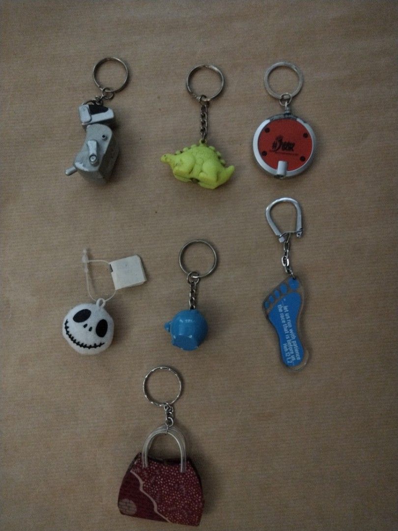 Keychains (Category: Key & Remote) located in Singapore. Submitted by mayme590045413 (Listing ID 1340189021, Image 3). Description: Each keychain costs 1.00 dollars.