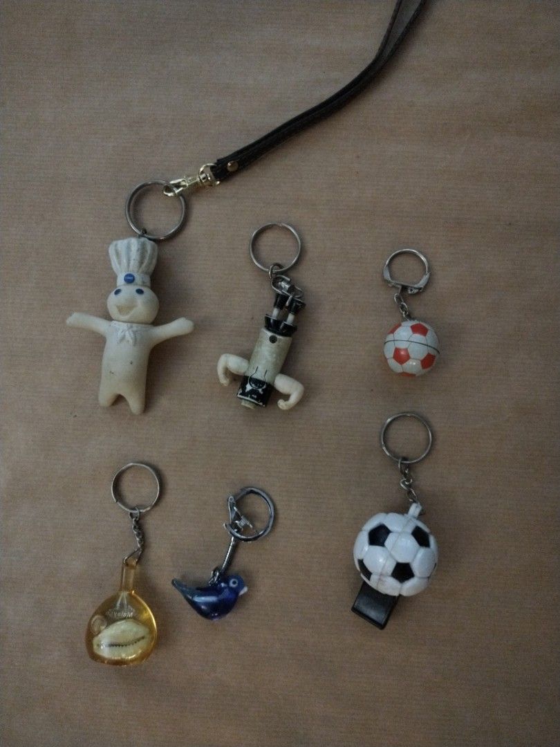 Keychains (Category: Key & Remote) located in Singapore. Submitted by mayme590045413 (Listing ID 1340190293, Image 3). Description: Each keychain costs 2.00 dollars.