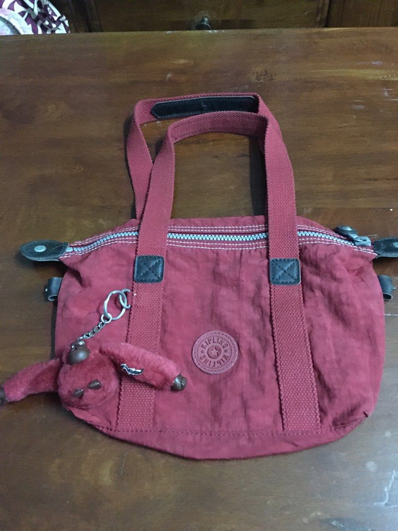 Kipling authentic (Category: Shoulder Bags) located in Kuala Lumpur. Submitted by lara2017 (Listing ID 1340268296, Image 2). Description: Kipling authentic.material nylon.warna hot chilli.zip berfungsi.Tiada lubang Tiada koyak.beg sangat baik dan bagus.tinggi 16cm lebar 9cm panjang 21cm.