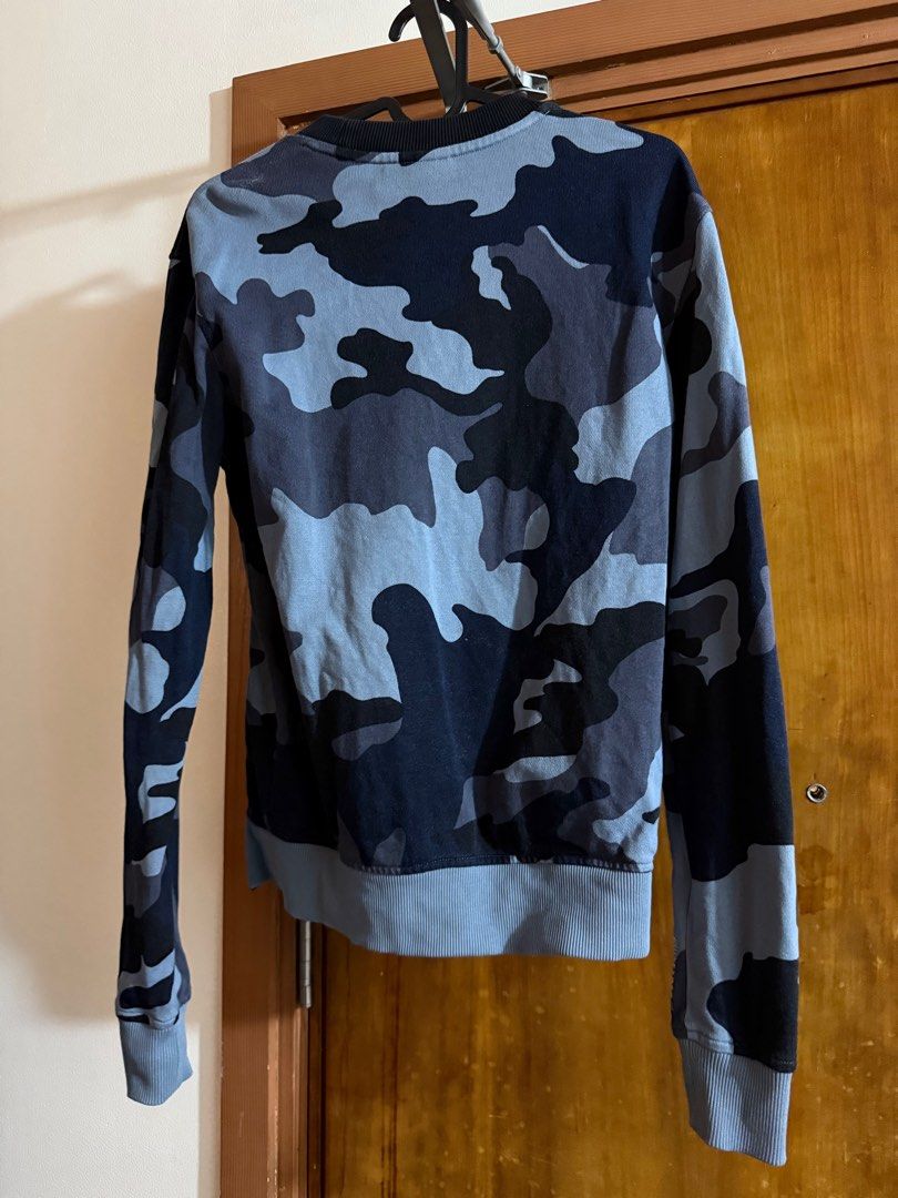 Lacoste Live Sweater (Category: Coats, Jackets and Outerwear) located in Taguig. Submitted by drelo (Listing ID 1340112047, Image 2). Description: Like new 💯 authentic RFS: decluttering.