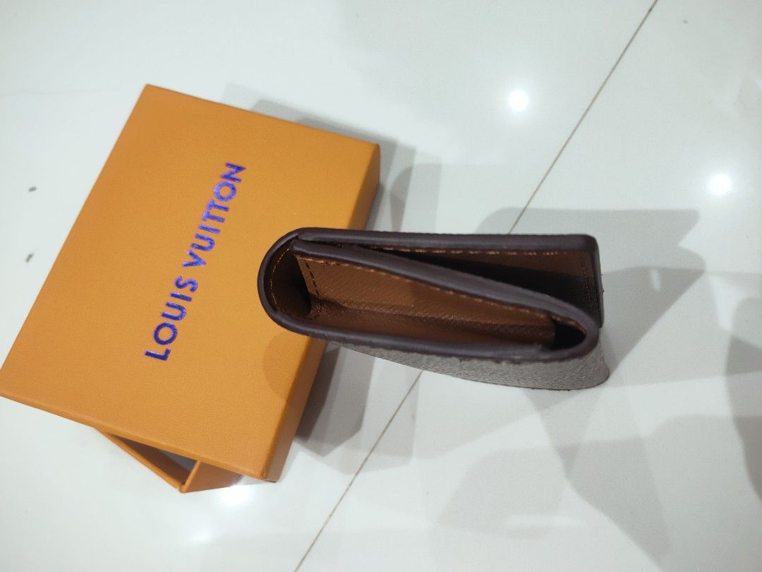 Lv card wallet (Category: Luxury Bags & Wallets) located in Cebu City. Submitted by esrpreloved (Listing ID 1340258993, Image 3). Description: genuine leather japan Surplus.
