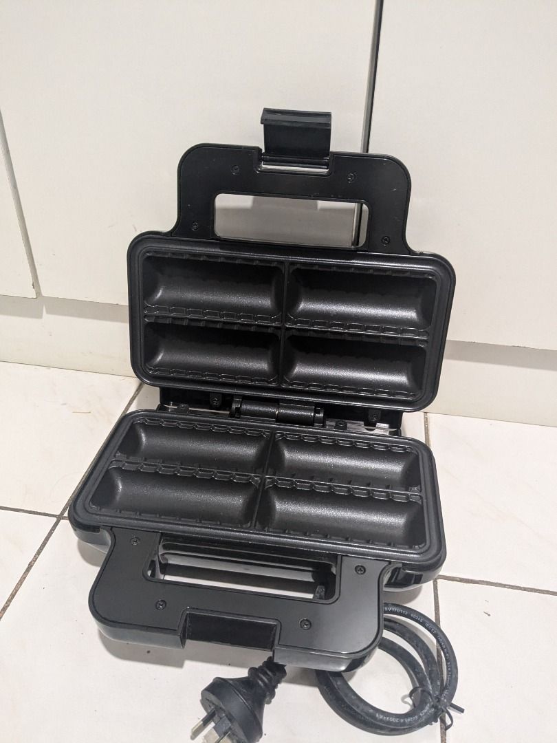 Mistral Pastry Chef Maker (Category: Breadmakers) located in Manila. Submitted by jharvi (Listing ID 1340135873, Image 2). Description: Brand New (No Box) Never Used, Natambak lang, Pastry Chef Maker - brand: Mistral AUS -Create delicious homemade Sausage Rolls and Apple Turnovers -Makes 4 sweet or savoury pastry rolls -Deep non-stick cooking plates -Storage security latch - power on and ready indicator lights - you can create different pastry ro