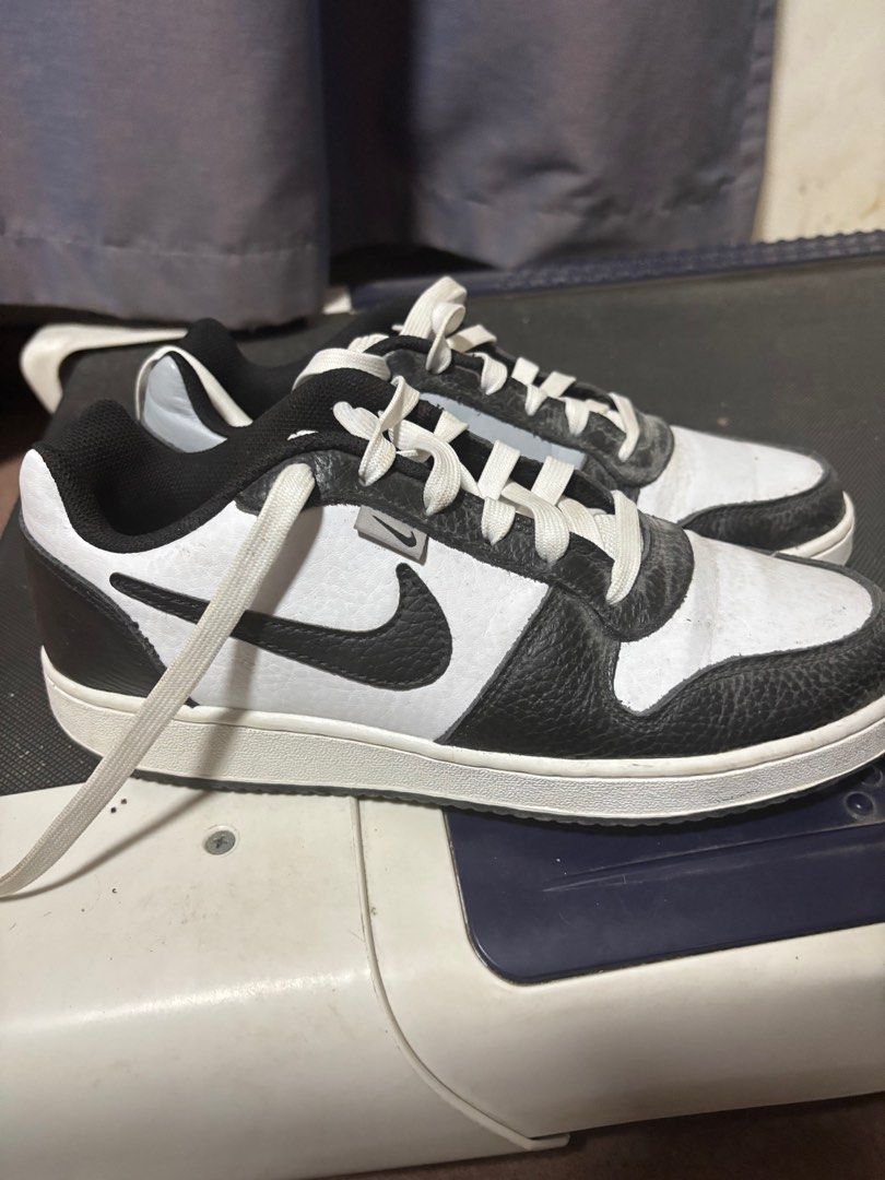 NIKE SHOES 7.5 mens (Category: Sneakers) located in Cebu City. Submitted by siren83 (Listing ID 1340281318, Image 3). Description: Worn twice only.