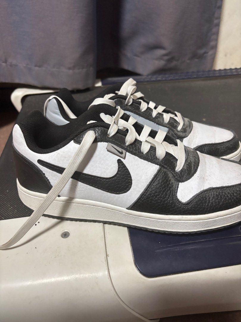 NIKE SHOES 7.5 mens (Category: Sneakers) located in Cebu City. Submitted by siren83 (Listing ID 1340281318, Image 2). Description: Worn twice only.