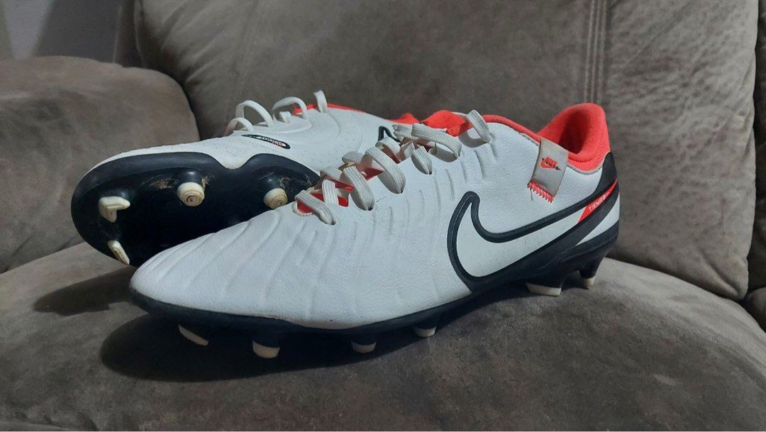 Nike Tiempo Legend 10 Academy (Category: Sneakers) located in Makati City. Submitted by aaaaagb (Listing ID 1340131785, Image 1). Description: M US 9.5.