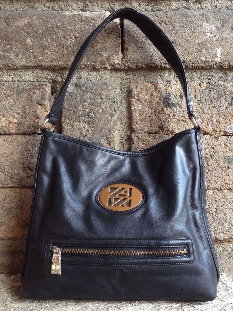 Original Anne Klein Shoulder Bag (Category: Shoulder Bags) located in Marikina City. Submitted by arrveefm (Listing ID 1340171175, Image 2). Description: Selling at Php 1,200.00 (Shipping NOT Included) FIXED PRICE!!! We do not entertain hagglers. -- In tagalog bawal "TUMAWAD". "Never expect flawless quality from Used/Pre-Owned items, otherwise might as well buy brand new. Price has already been considered on the item's current condition." Origina