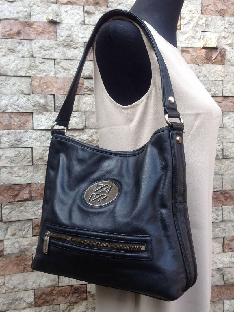 Original Anne Klein Shoulder Bag (Category: Shoulder Bags) located in Marikina City. Submitted by arrveefm (Listing ID 1340171175, Image 1). Description: Selling at Php 1,200.00 (Shipping NOT Included) FIXED PRICE!!! We do not entertain hagglers. -- In tagalog bawal "TUMAWAD". "Never expect flawless quality from Used/Pre-Owned items, otherwise might as well buy brand new. Price has already been considered on the item's current condition." Origina