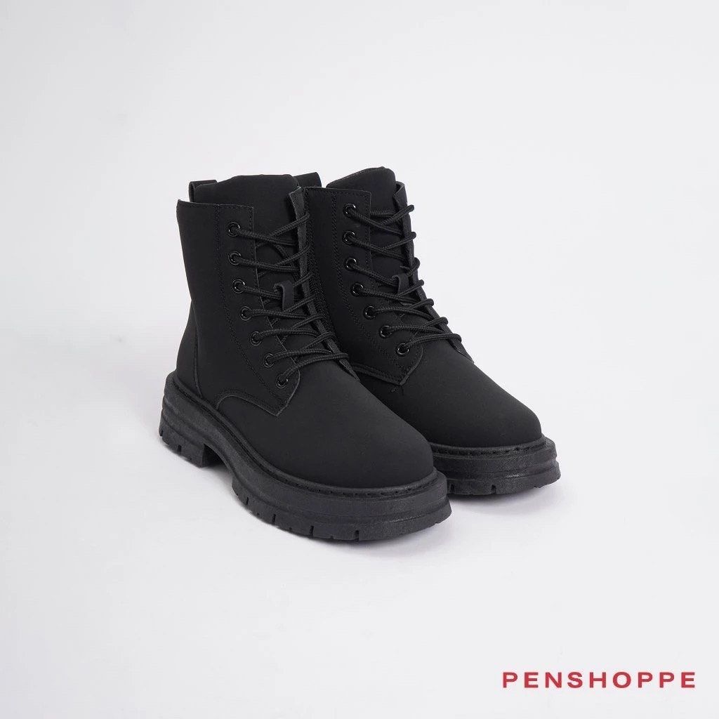 Penshoppe combat ankle boots (Category: Boots) located in Quezon City. Submitted by bellaaphrodite (Listing ID 1340170210, Image 1). Description: USED TWICE SIZE 9 Goods na goods No box talaga sya sa penshoppe Loc: Sta Lucia Novaliches.